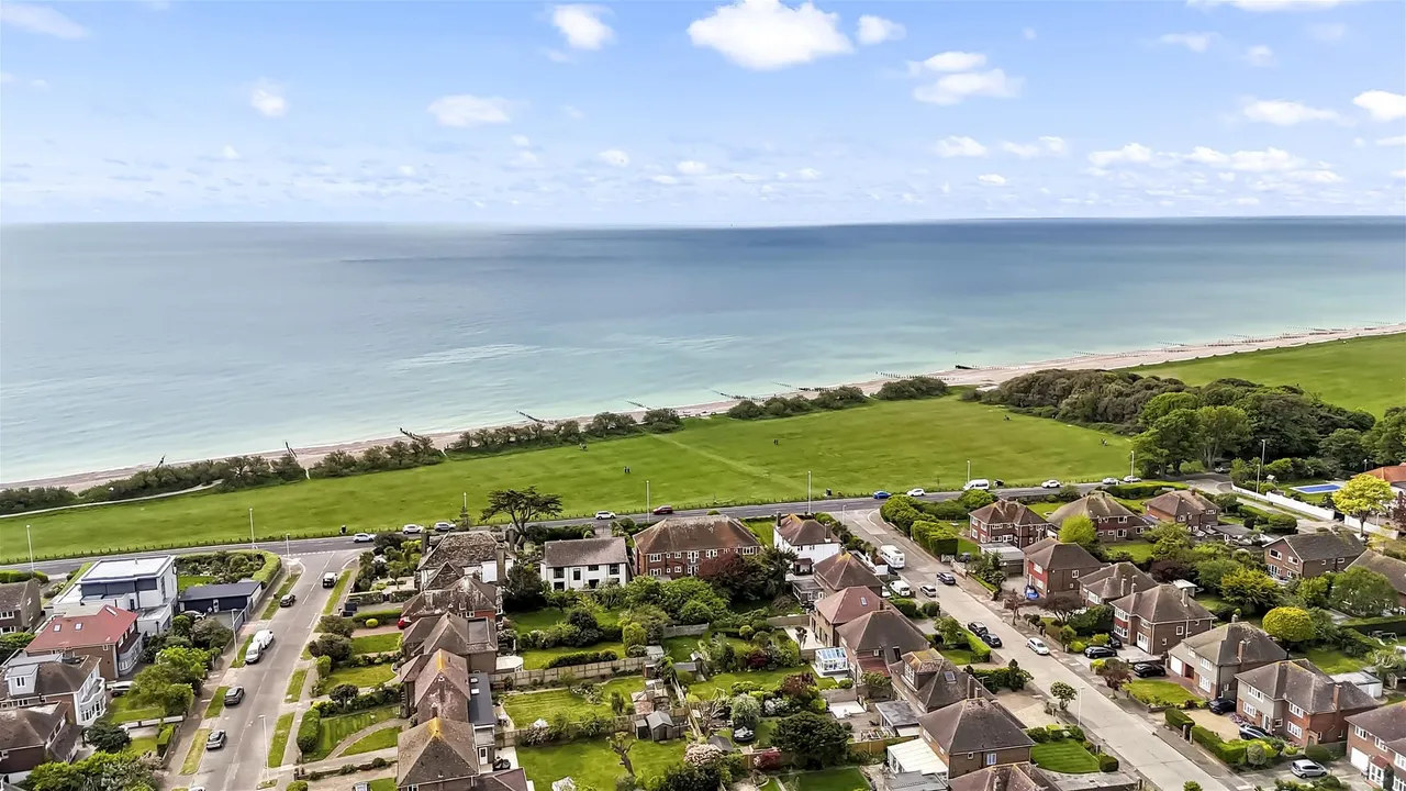 Marine Drive, Goring Hall, Worthing, photo 2