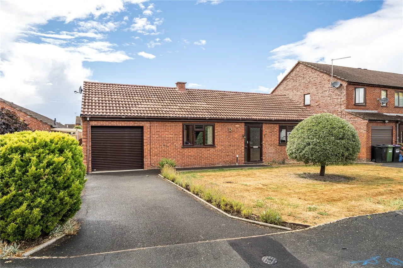 2 bed house for sale, Maple Close, Craven Arms, SY7
