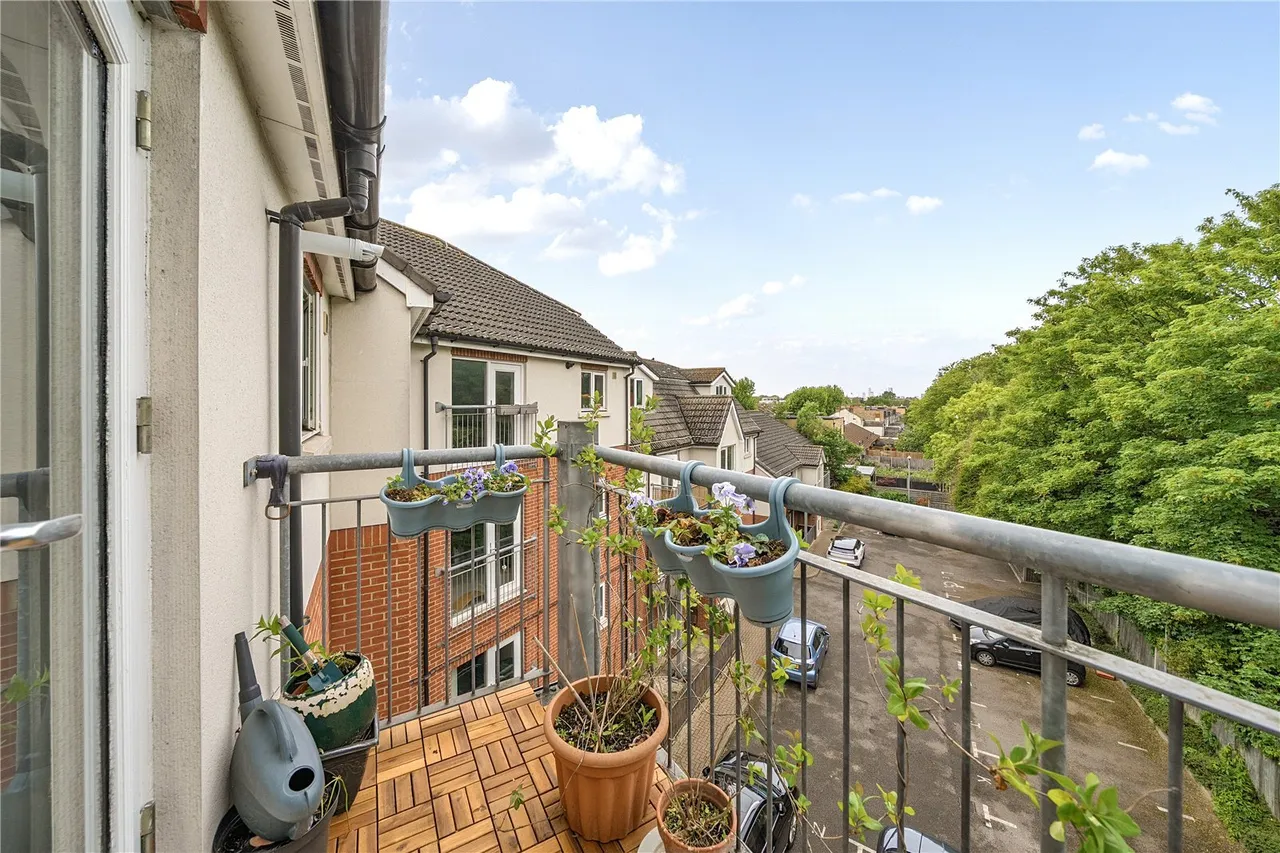 Symons Close, SE15, photo 6