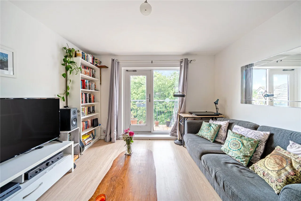 Symons Close, SE15, photo 8