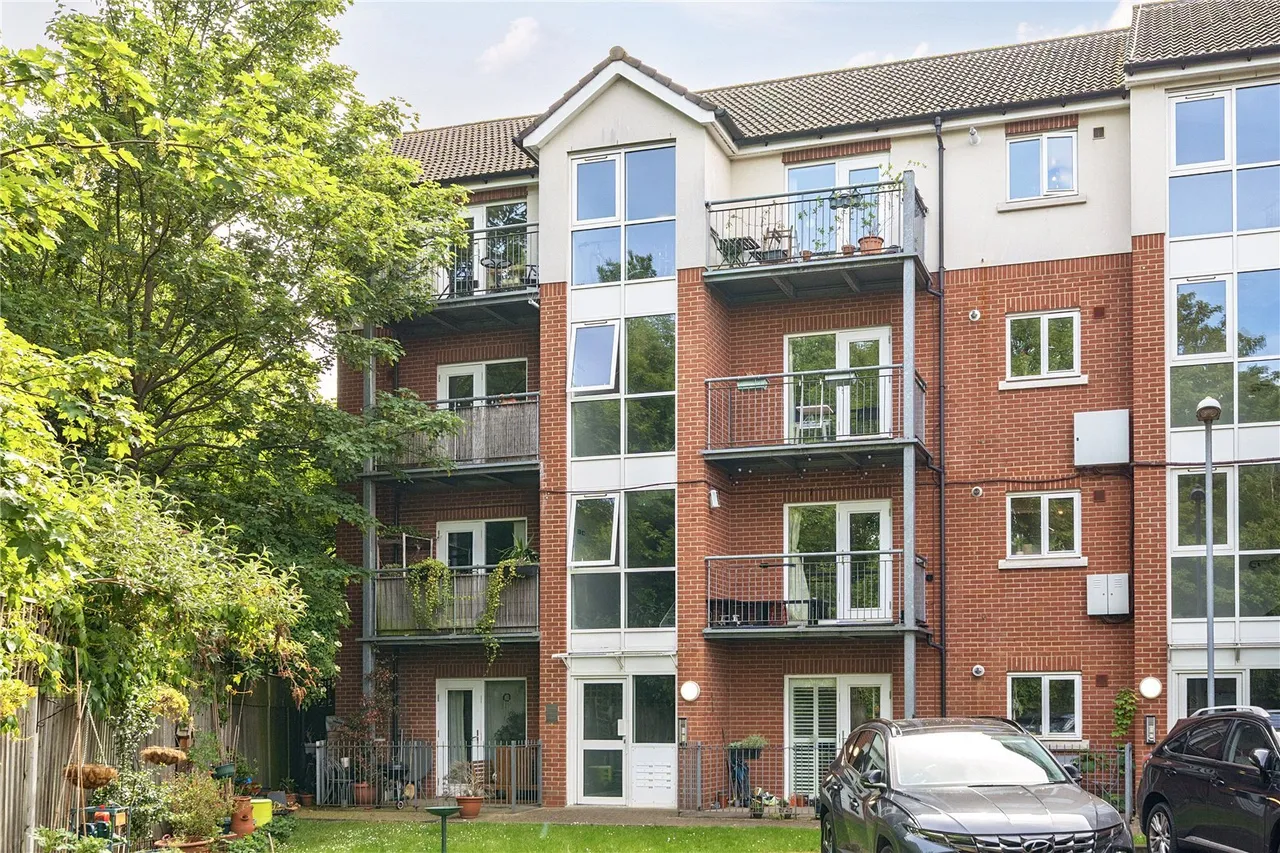 Symons Close, SE15, photo 9