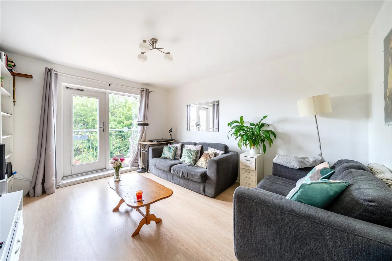 2 bed flat for sale — Symons Close, SE15