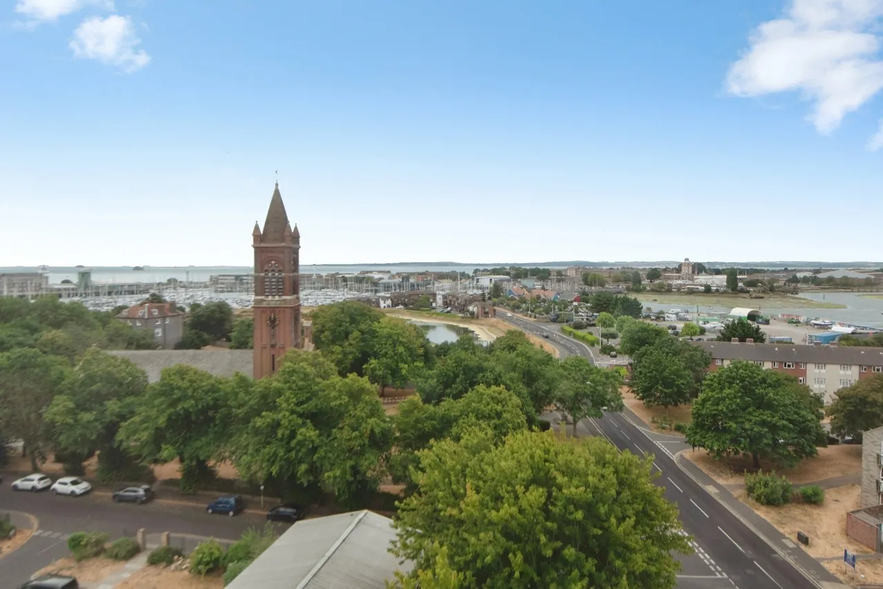 South Street, Gosport, PO12, photo 4
