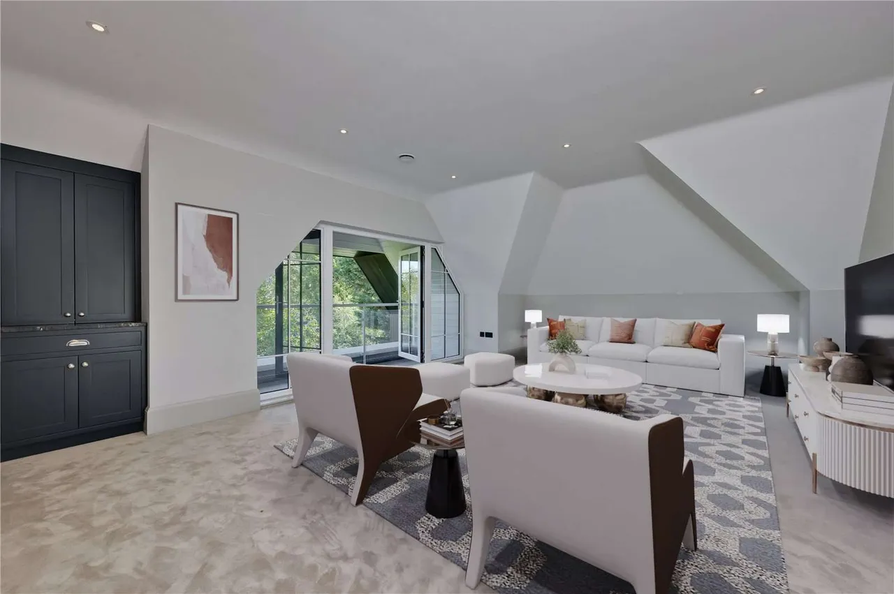 New Road, Esher, Surrey, KT10 9PG, photo 2