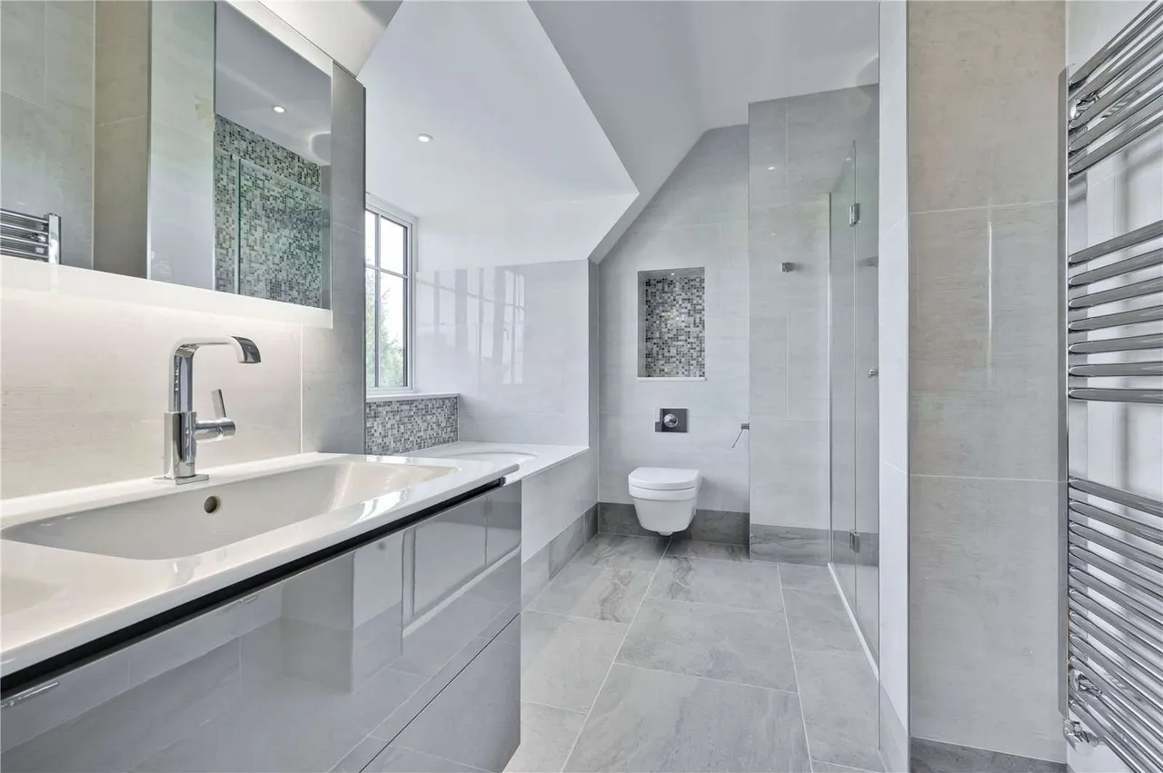 New Road, Esher, Surrey, KT10 9PG, photo 5