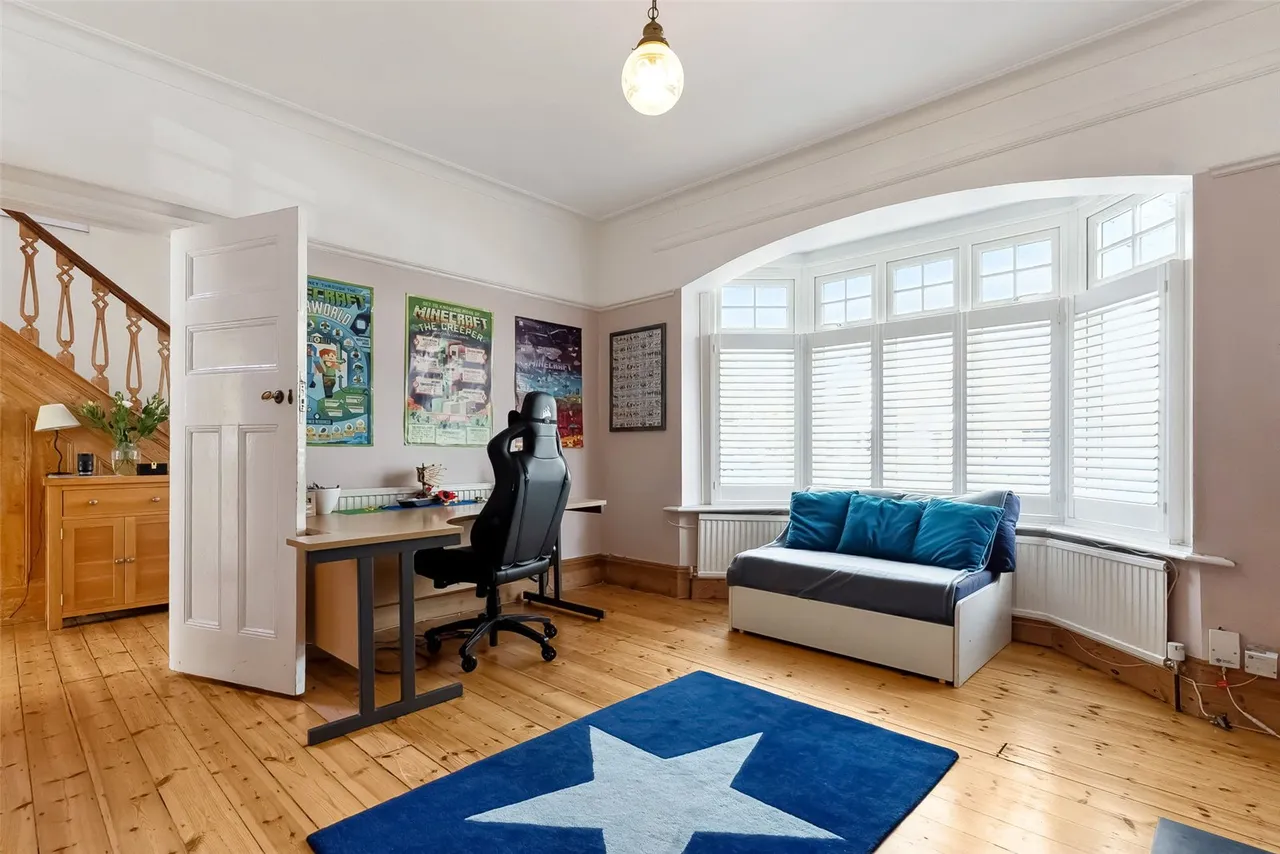 Courtlands Avenue, Hampton, TW12 3NS, photo 6