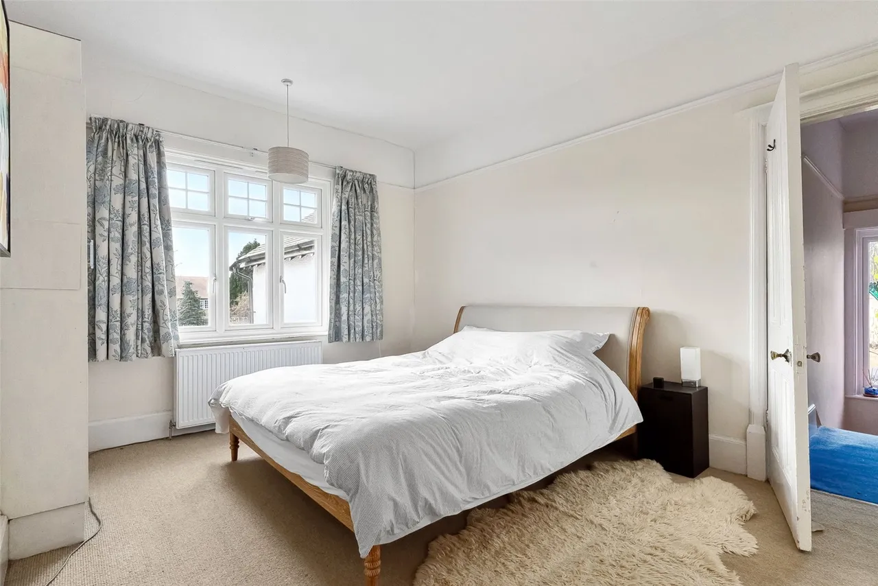 Courtlands Avenue, Hampton, TW12 3NS, photo 15
