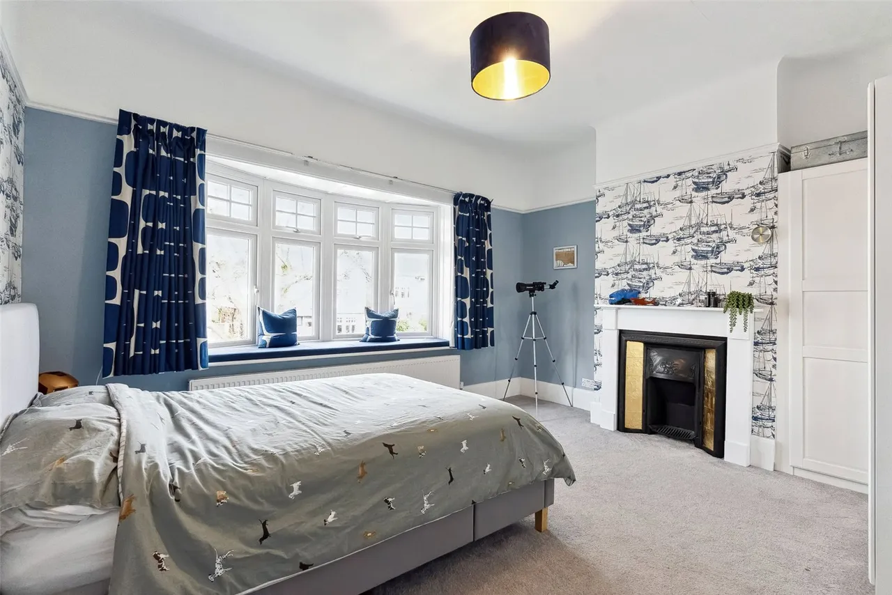 Courtlands Avenue, Hampton, TW12 3NS, photo 14