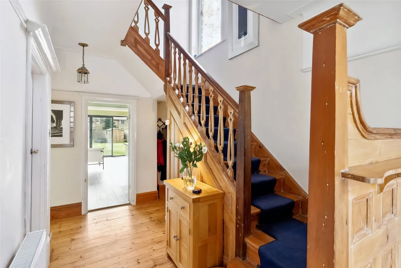 Courtlands Avenue, Hampton, TW12 3NS, photo 9