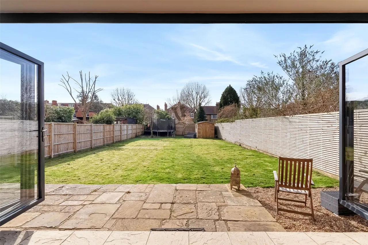 Courtlands Avenue, Hampton, TW12 3NS, photo 7