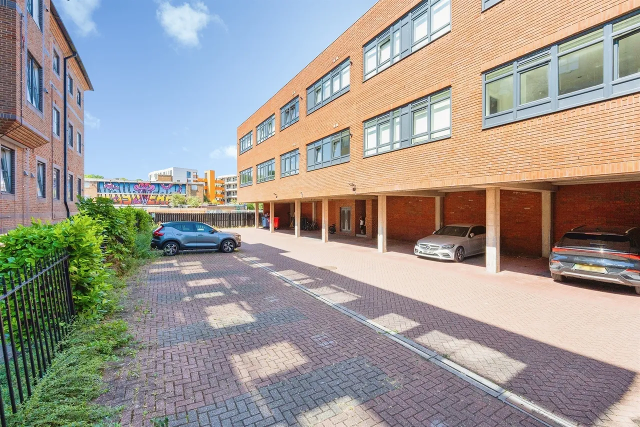 Bridge Street, High Wycombe, HP11, photo 17