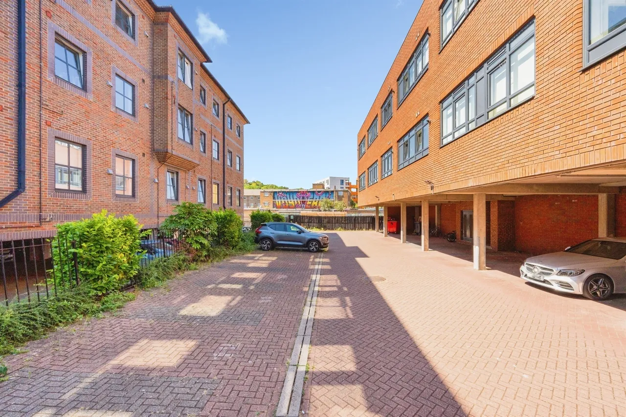 Bridge Street, High Wycombe, HP11, photo 4