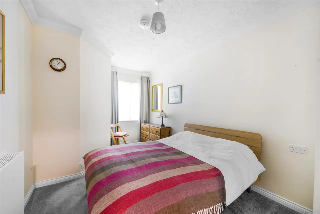 Great Tattenhams, Epsom, KT18, photo 7