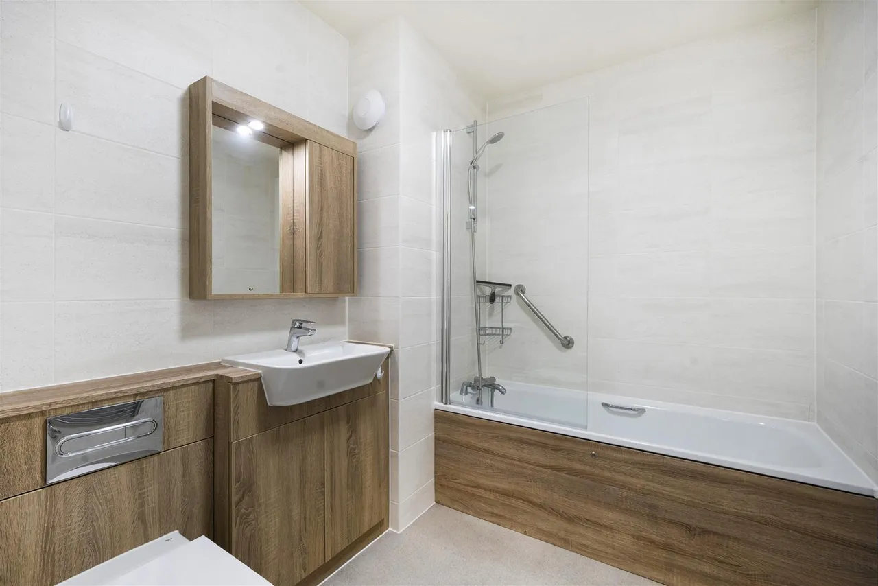 Great Tattenhams, Epsom, KT18, photo 10