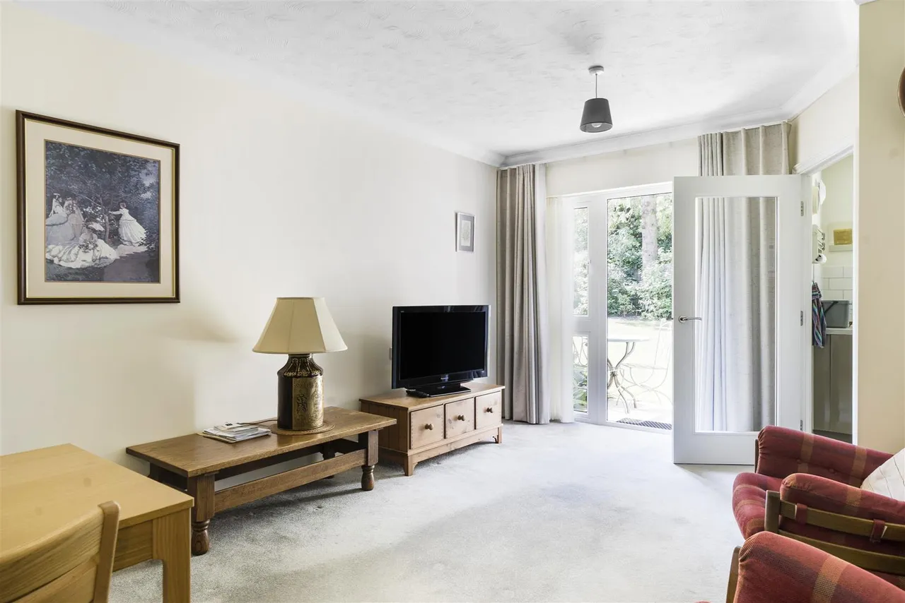 Great Tattenhams, Epsom, KT18, photo 9