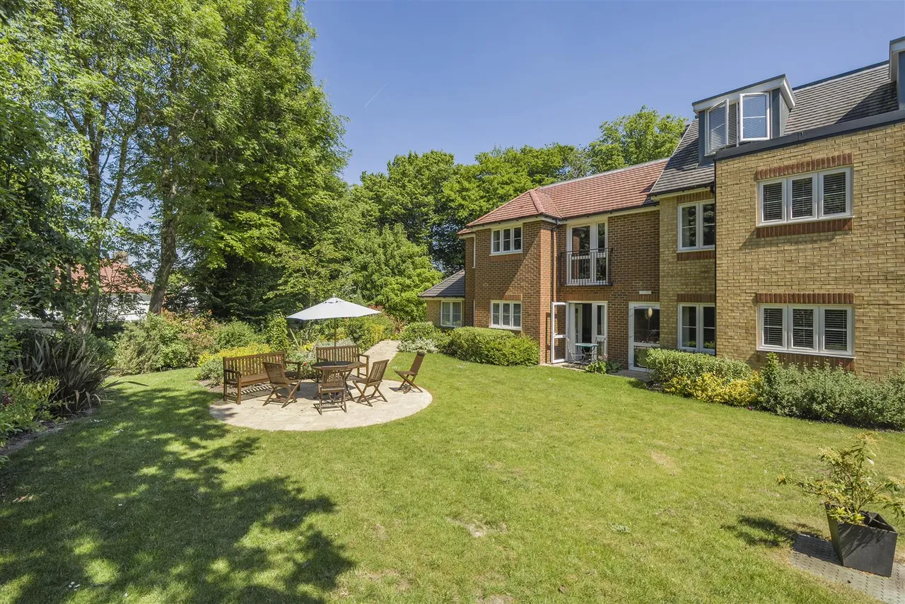 Great Tattenhams, Epsom, KT18, photo 16