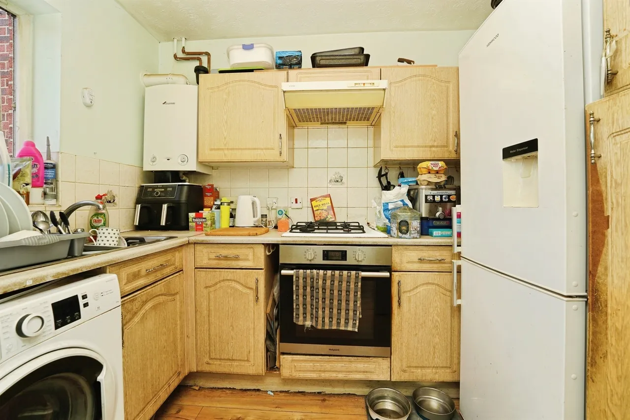 Embry Close, Calne, SN11, photo 3