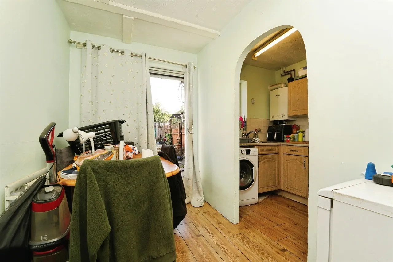 Embry Close, Calne, SN11, photo 4