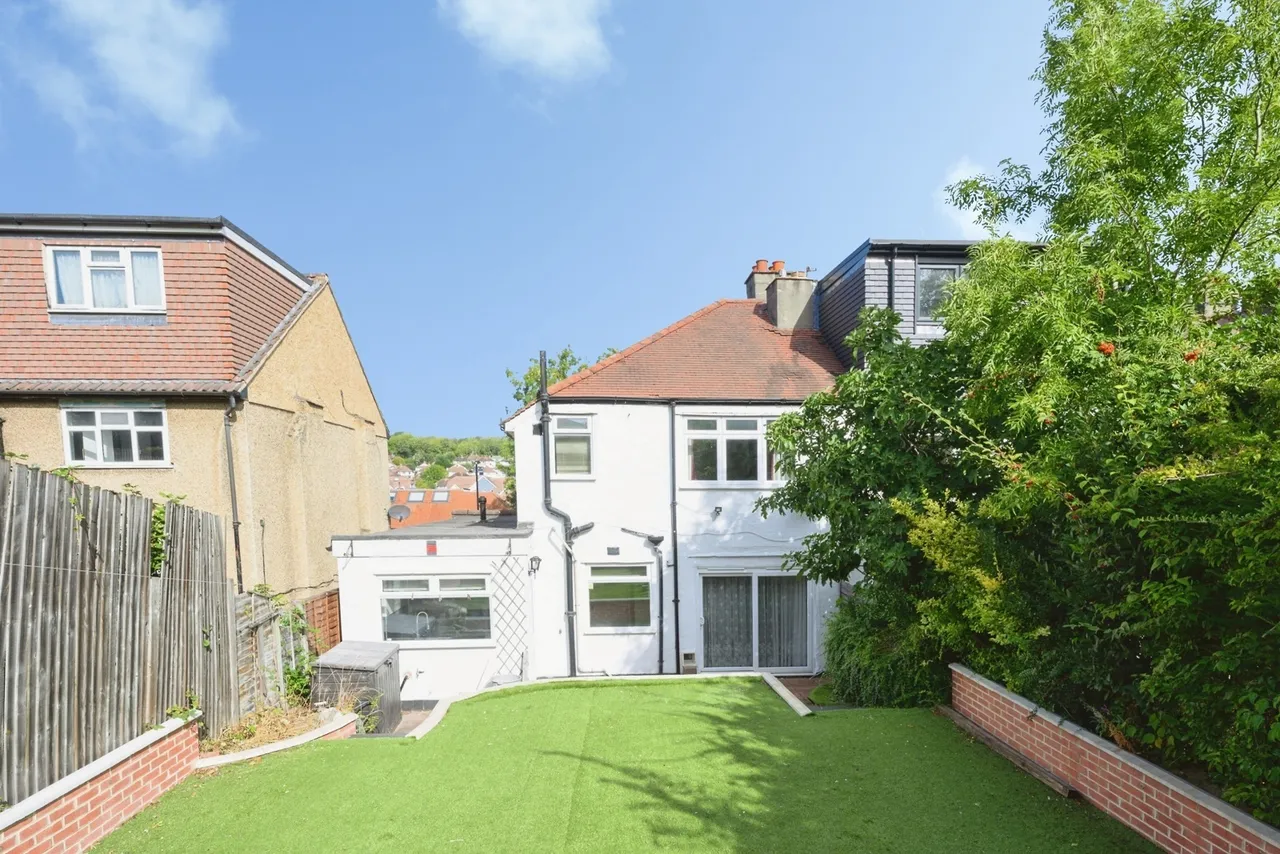 Westleigh Avenue, COULSDON, Surrey, CR5, photo 9