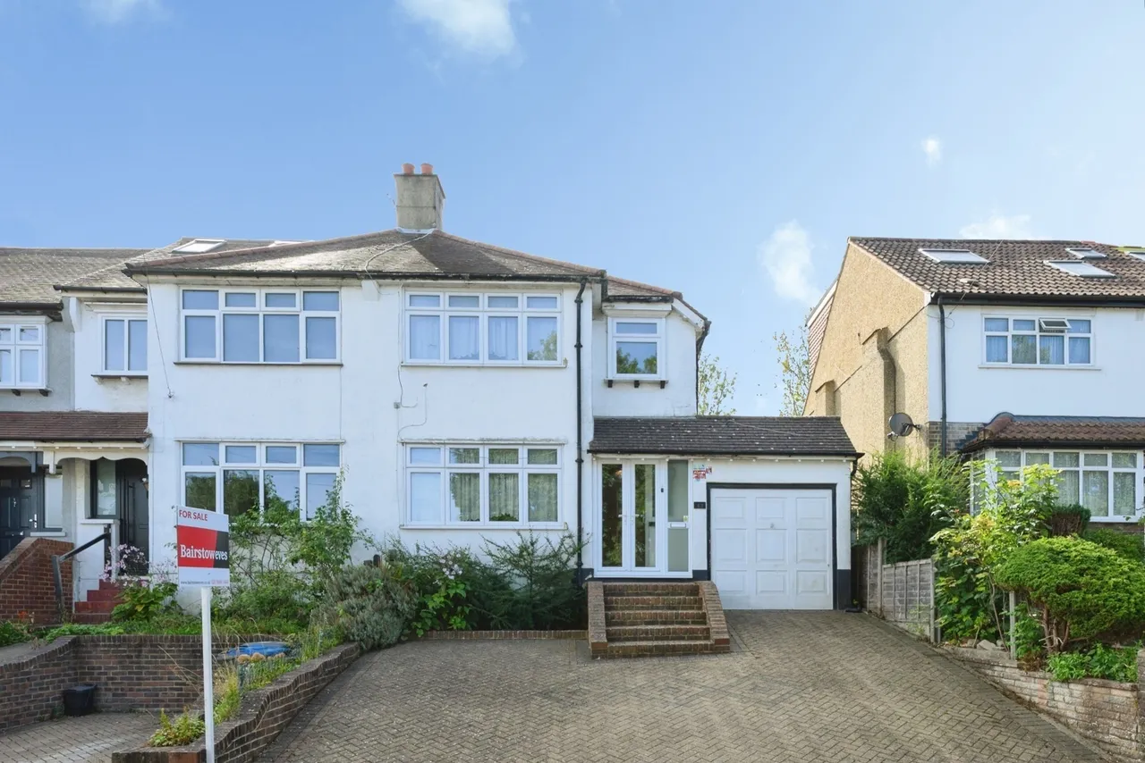 3 bed house for sale — Westleigh Avenue, COULSDON, Surrey, CR5