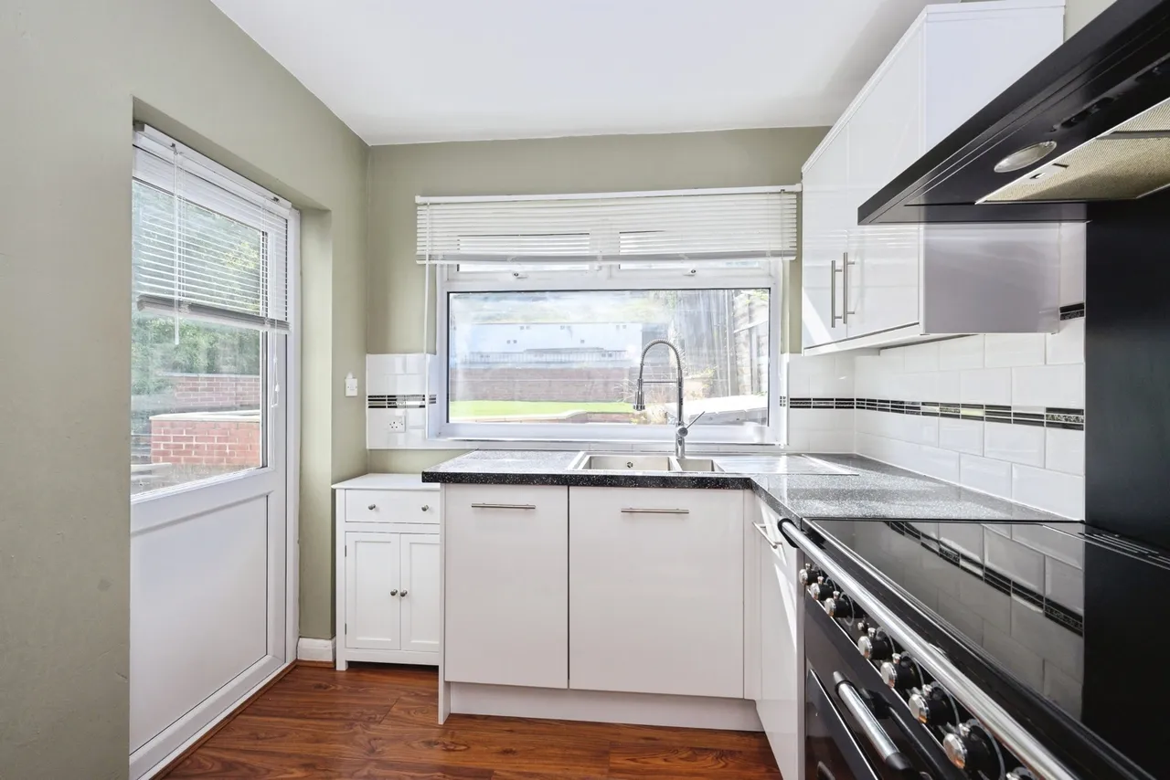 Westleigh Avenue, COULSDON, Surrey, CR5, photo 6