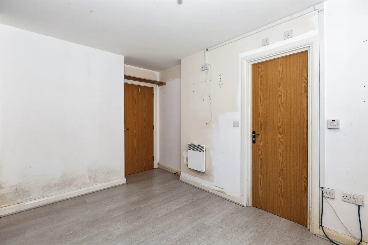Montague Close, Farnham Royal, Slough, photo 11