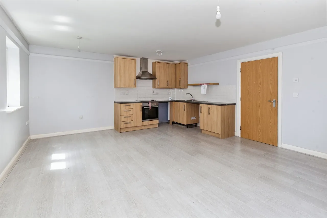 Montague Close, Farnham Royal, Slough, photo 10