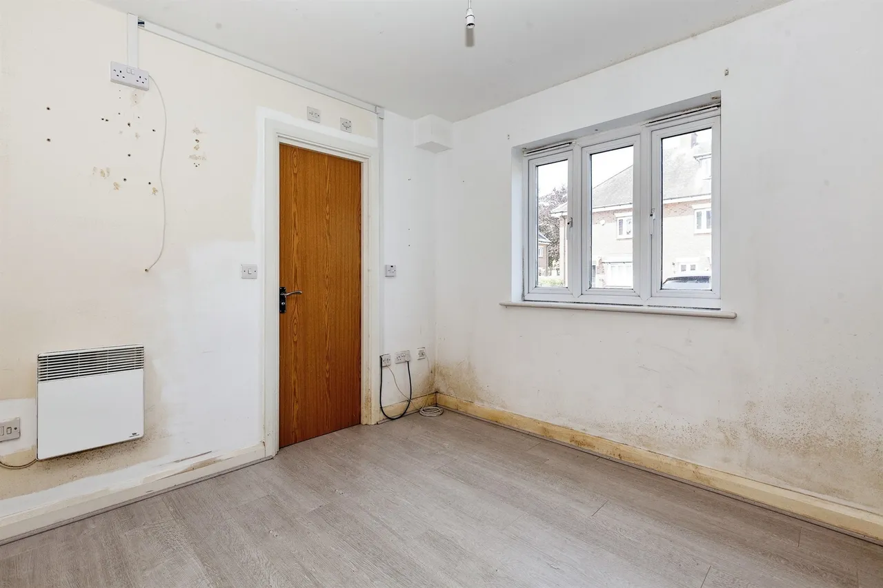 Montague Close, Farnham Royal, Slough, photo 12
