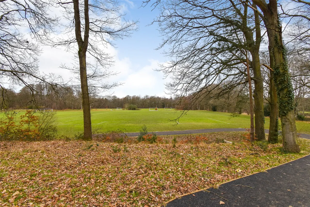 Charteris Close, Wellesley, GU11, photo 5
