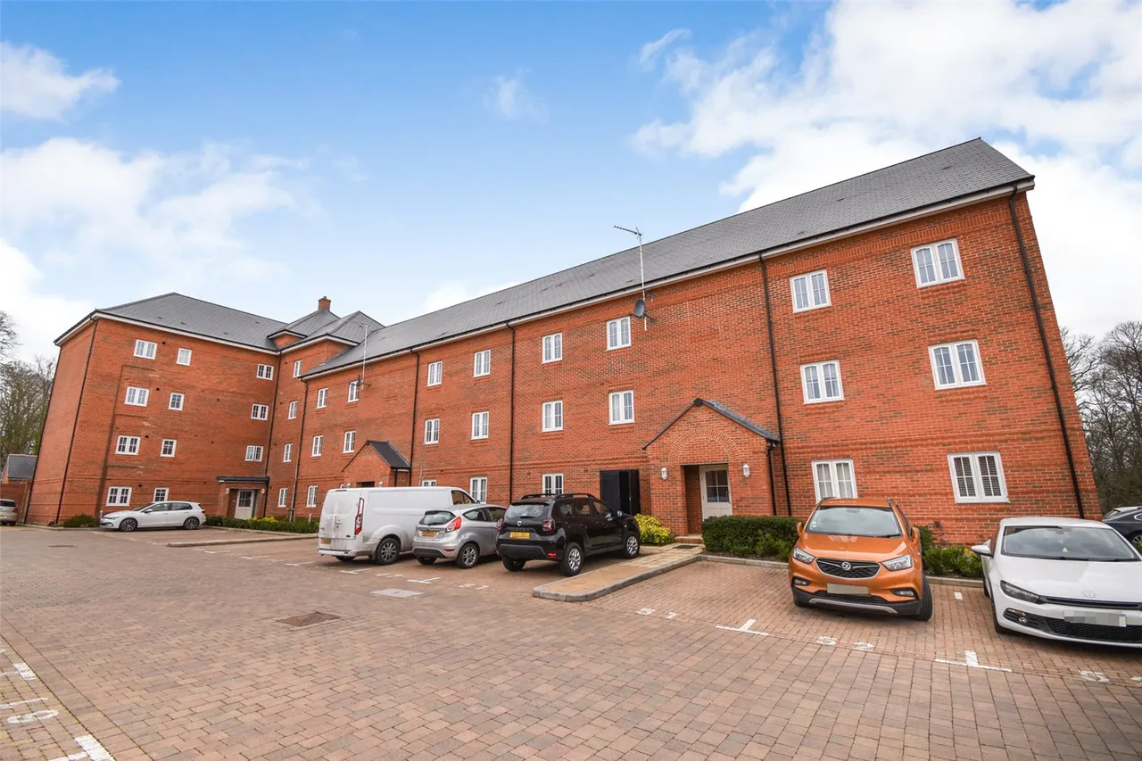 Charteris Close, Wellesley, GU11, photo 11