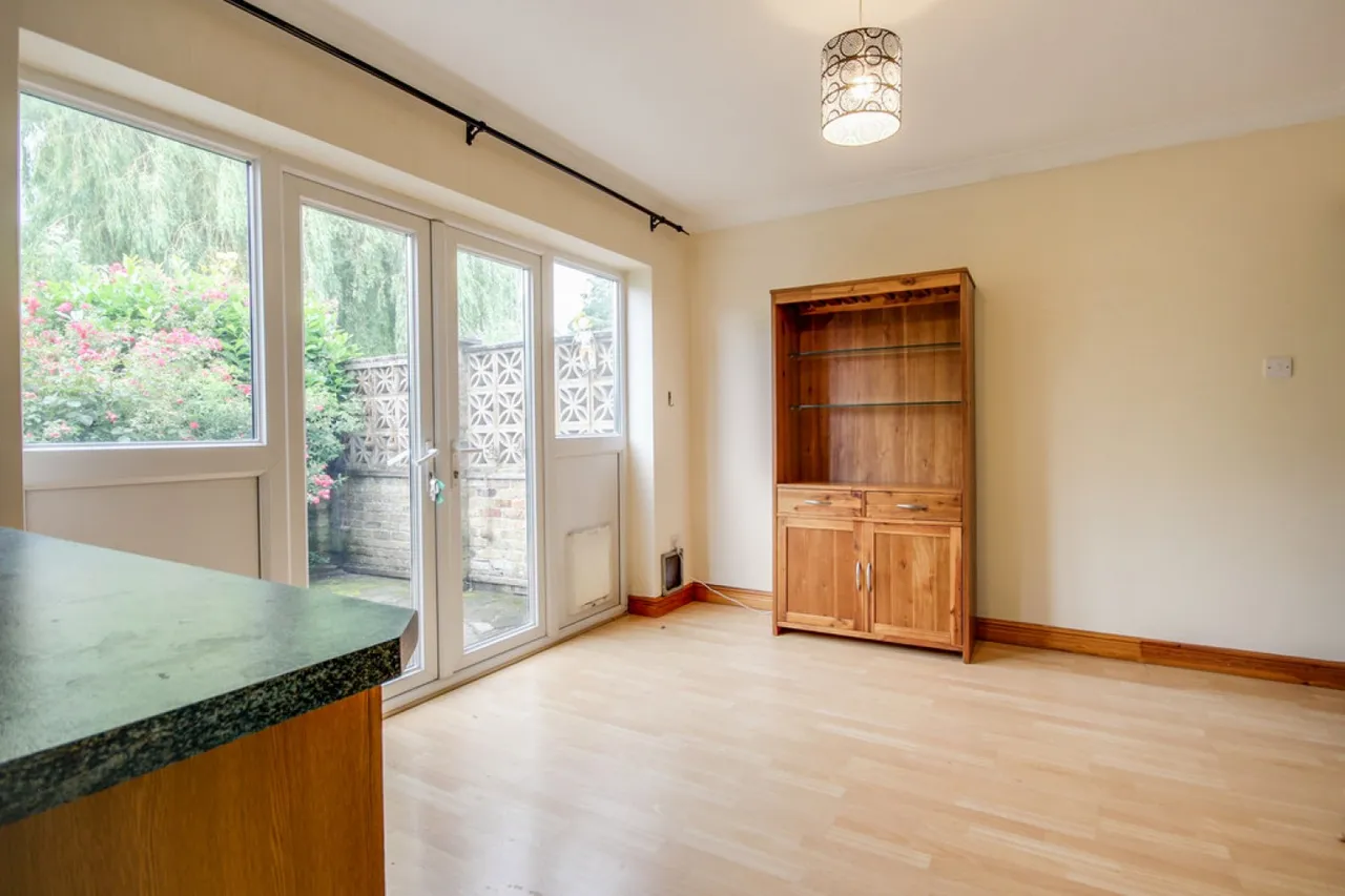 Mornington Avenue, Finchampstead, photo 6