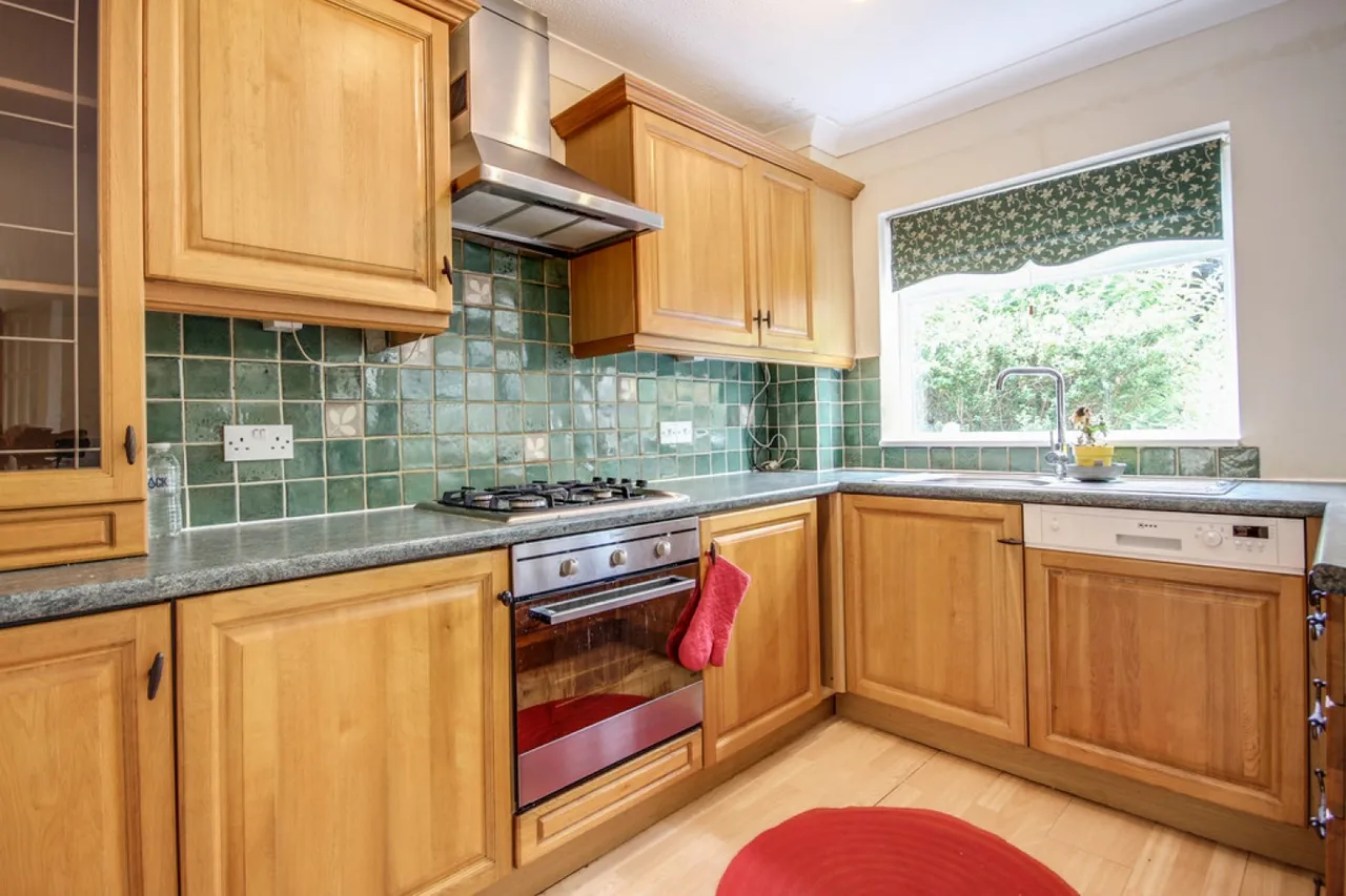 Mornington Avenue, Finchampstead, photo 5