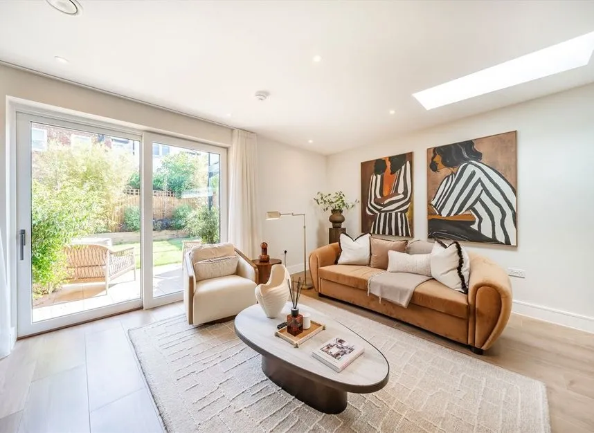 Bakers Mews, Twickenham, TW2, photo 2