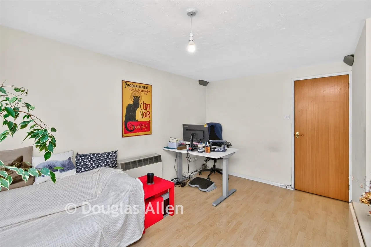 Fenman Gardens, Ilford, IG3, photo 12