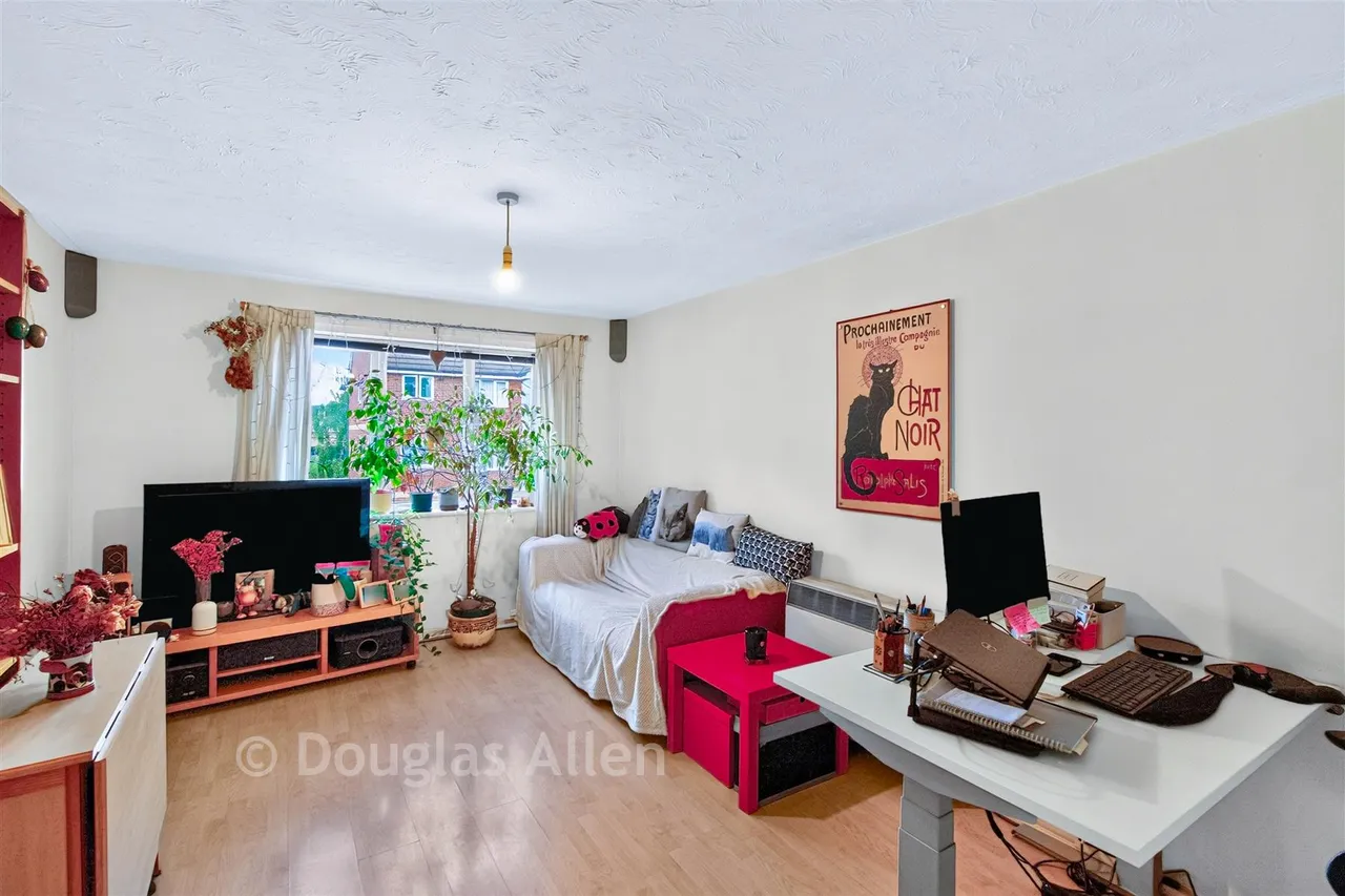 Fenman Gardens, Ilford, IG3, photo 11