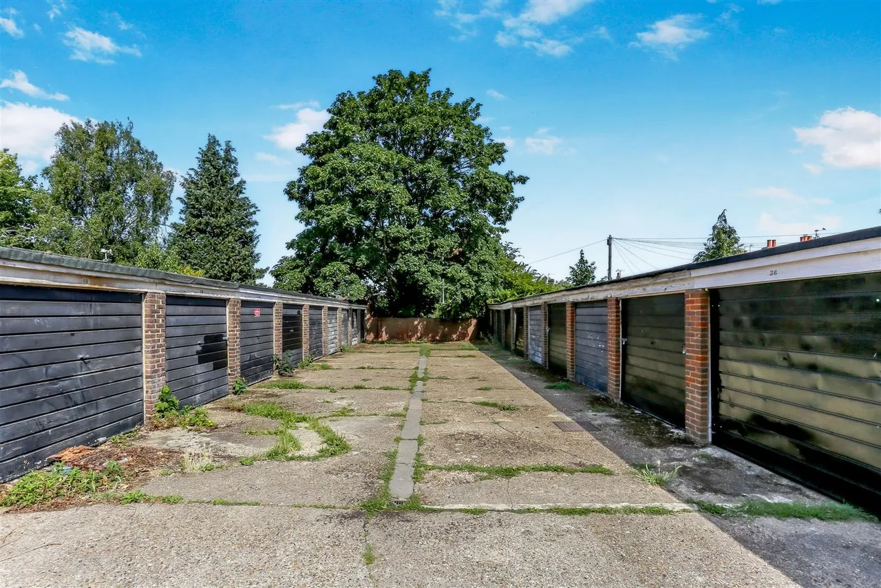 Grove Avenue, Epsom, KT17 4DU, photo 25