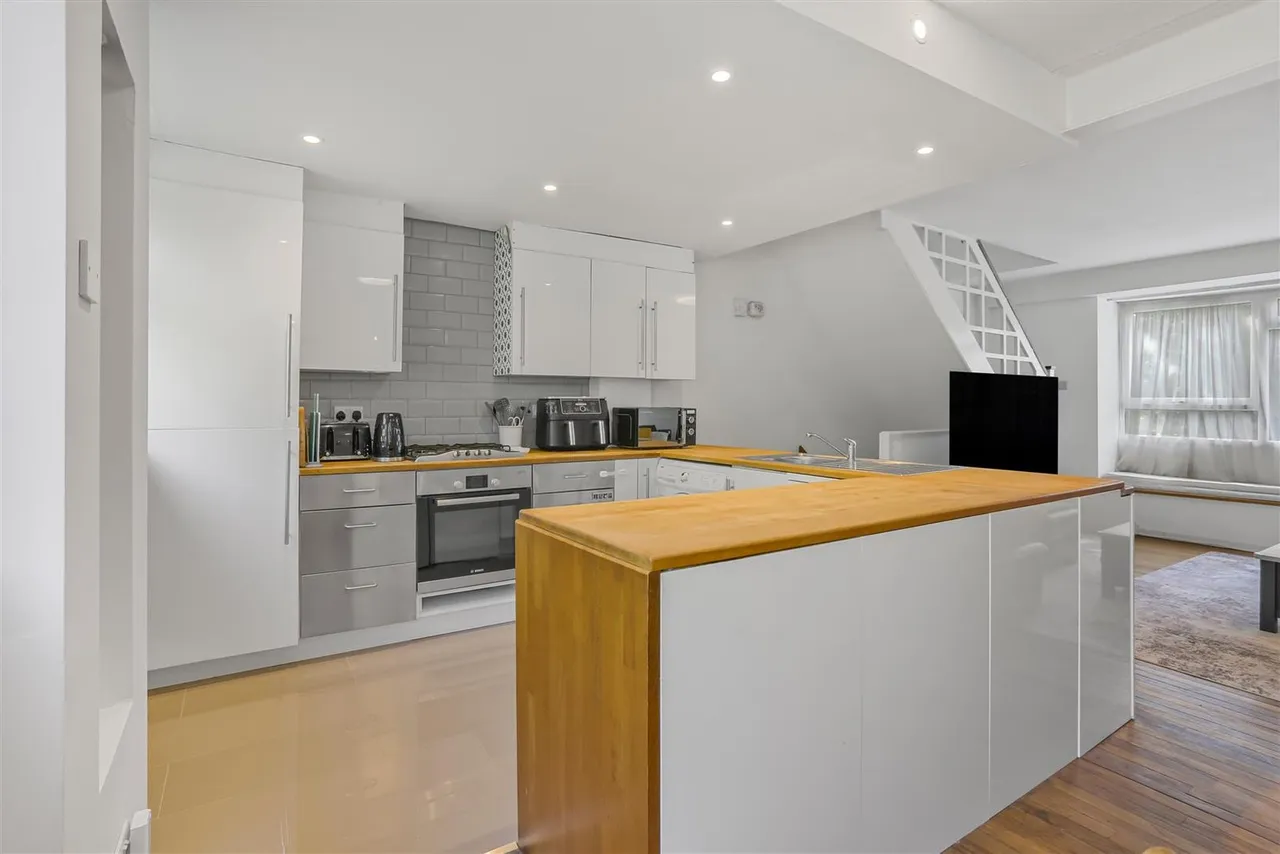 Grove Avenue, Epsom, KT17 4DU, photo 11