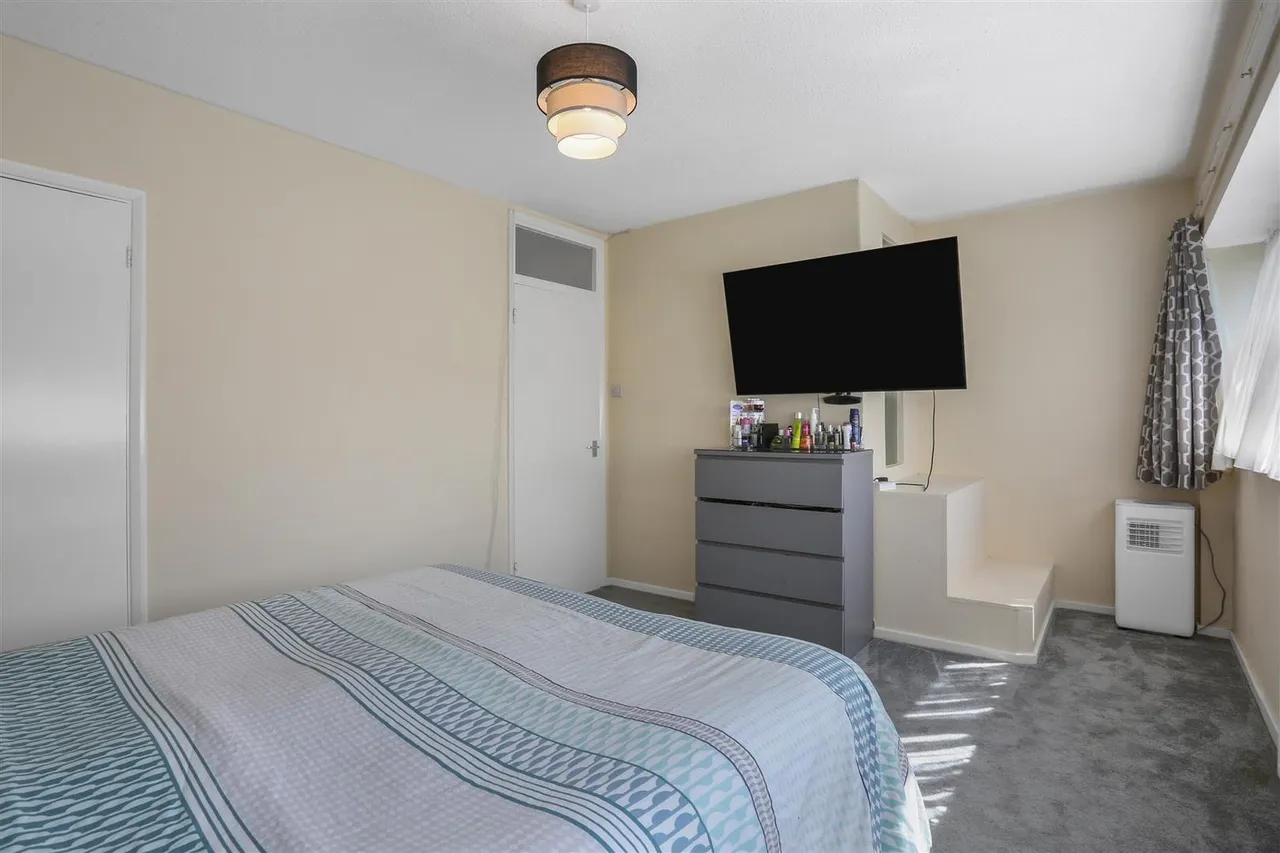 Grove Avenue, Epsom, KT17 4DU, photo 17