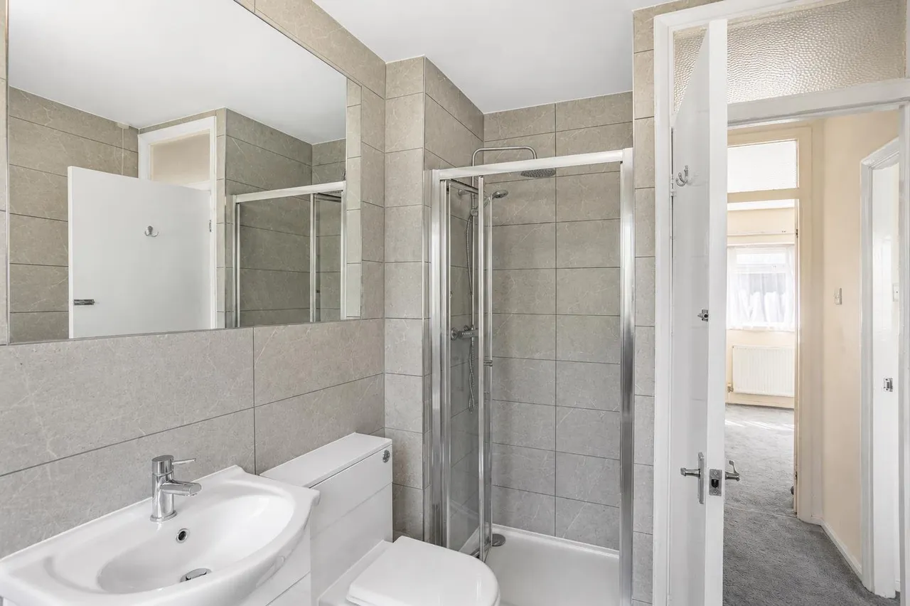 Grove Avenue, Epsom, KT17 4DU, photo 20