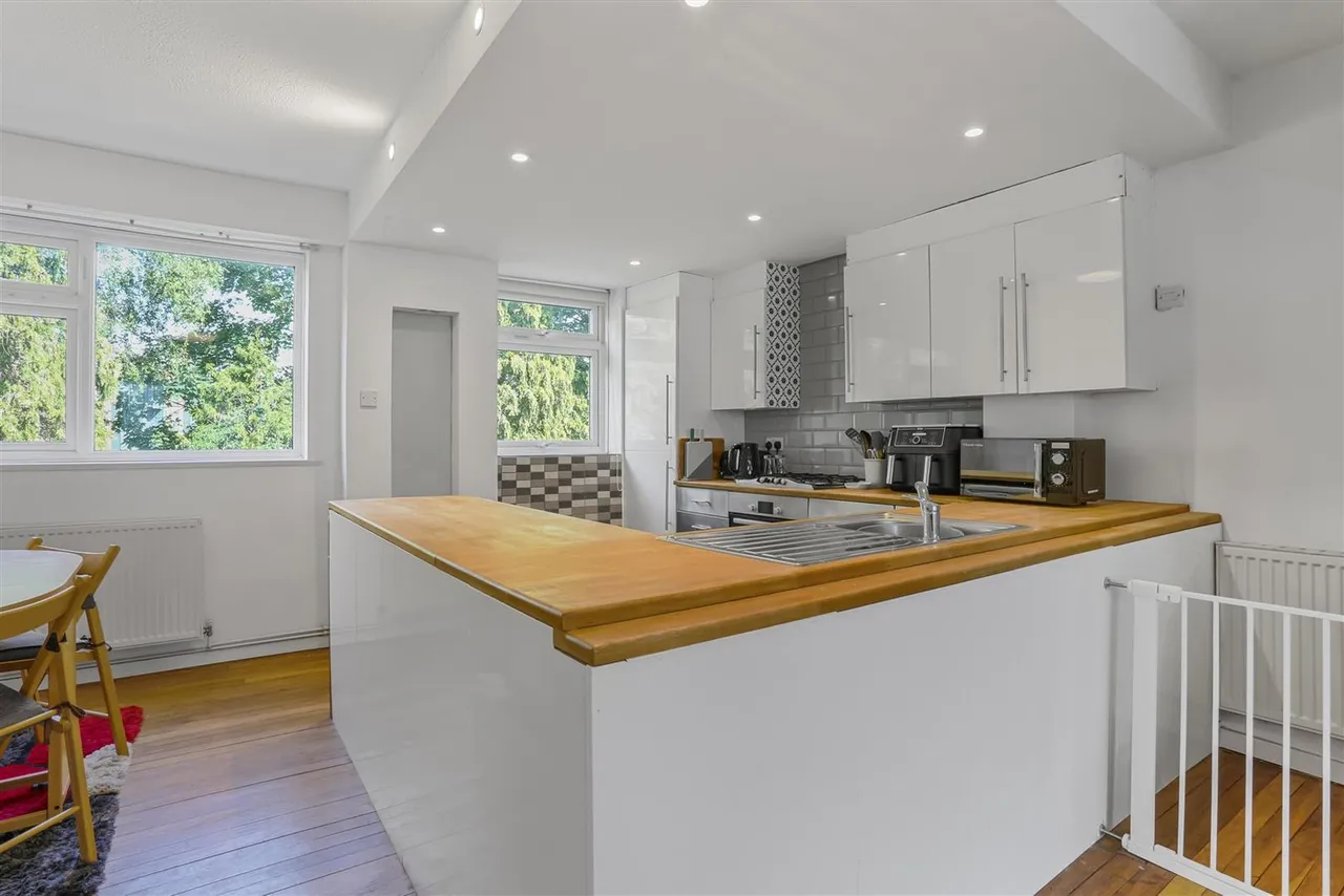 Grove Avenue, Epsom, KT17 4DU, photo 13
