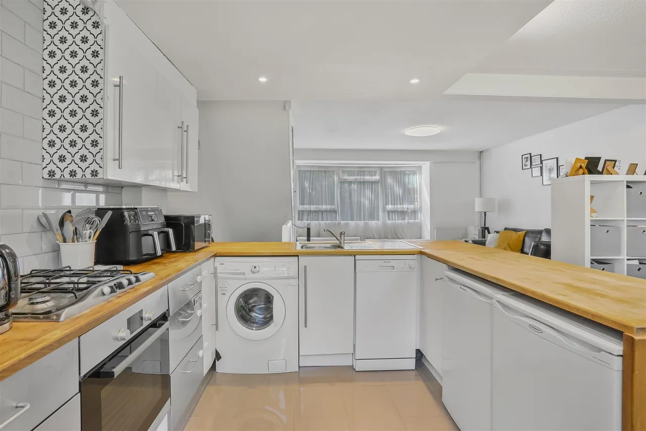 Grove Avenue, Epsom, KT17 4DU, photo 12