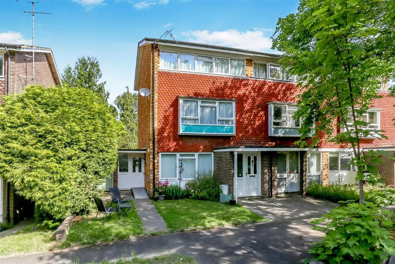 Grove Avenue, Epsom, KT17 4DU, photo 2