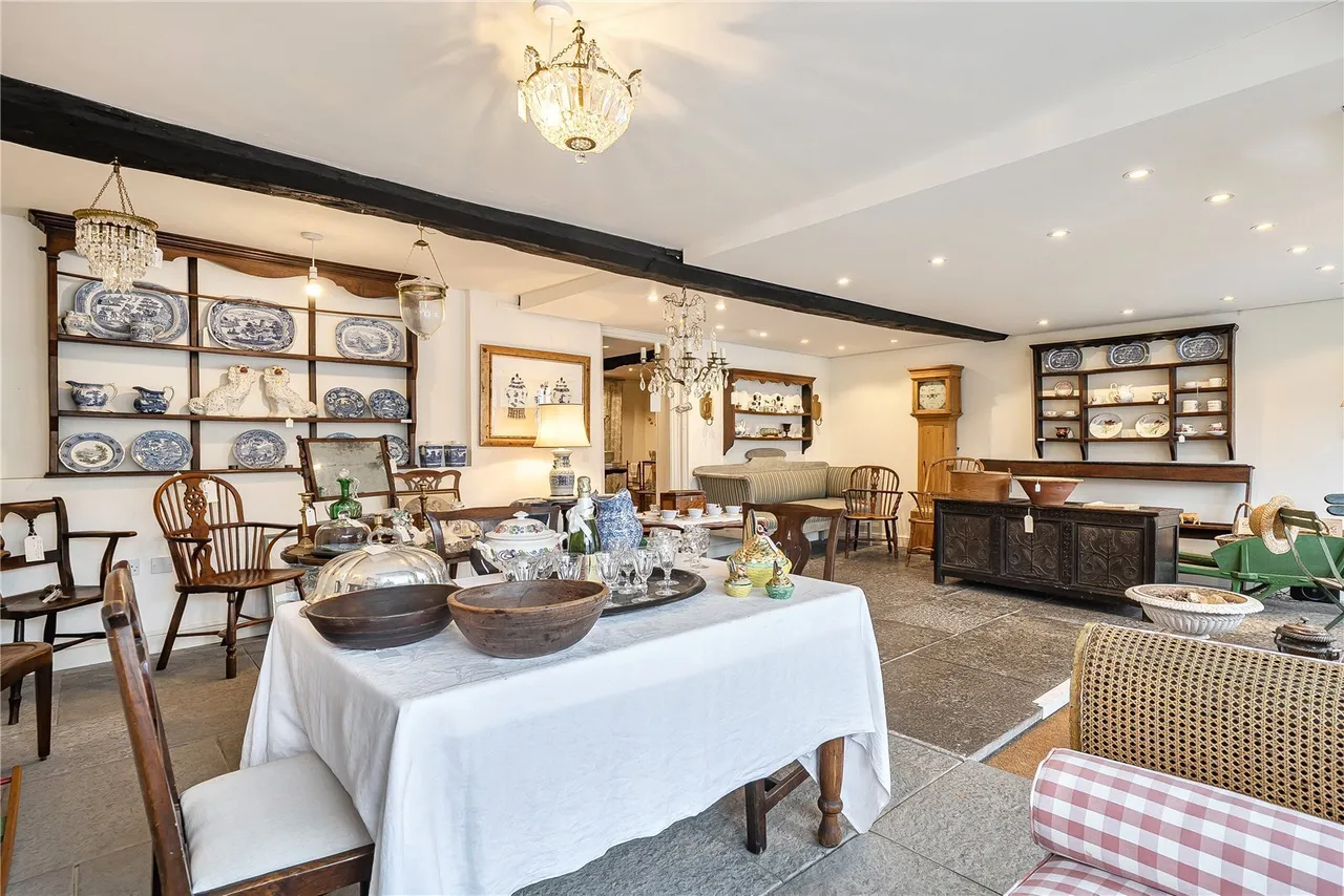 The Square, Beaminster, DT8, photo 6