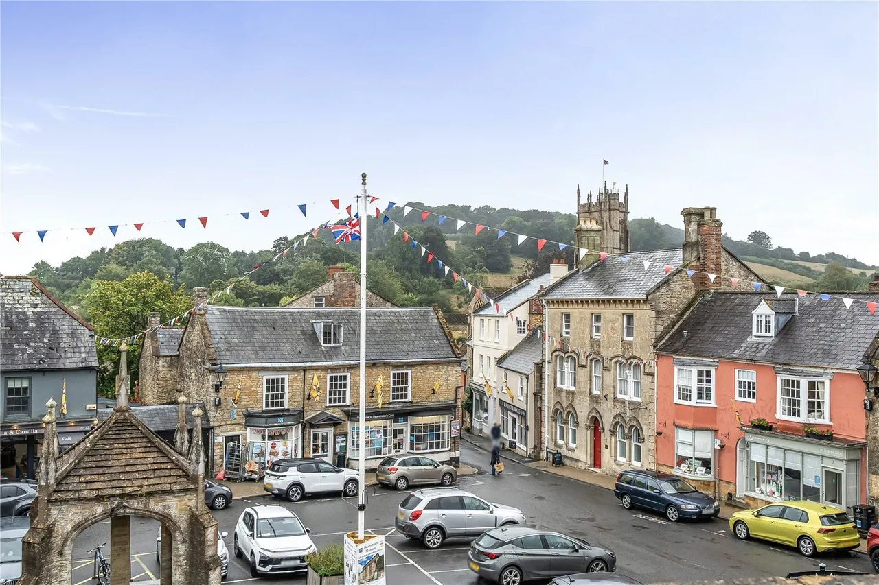 The Square, Beaminster, DT8, photo 3