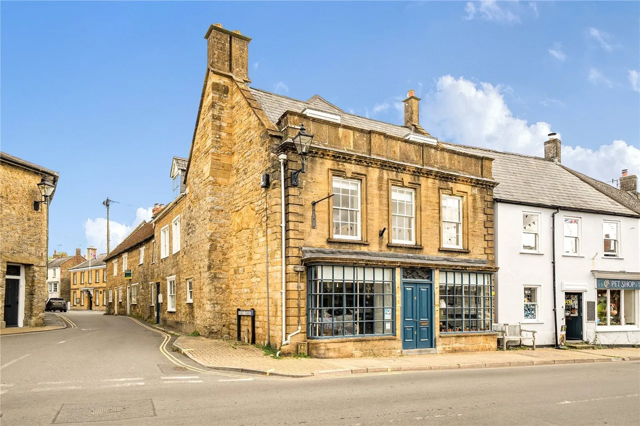 The Square, Beaminster, DT8, photo 11