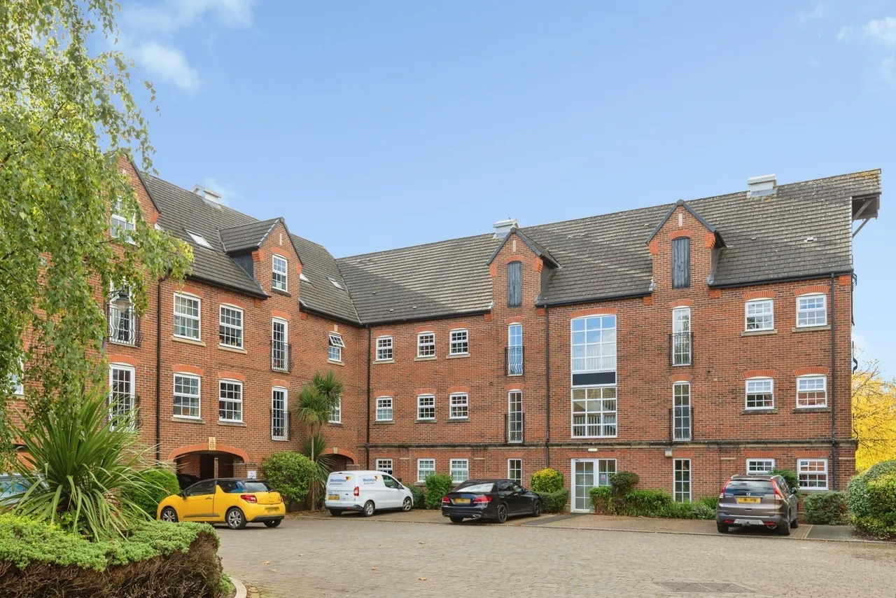 2 bed flat for sale, Cordwainers Court, Buckshaw Village, PR7