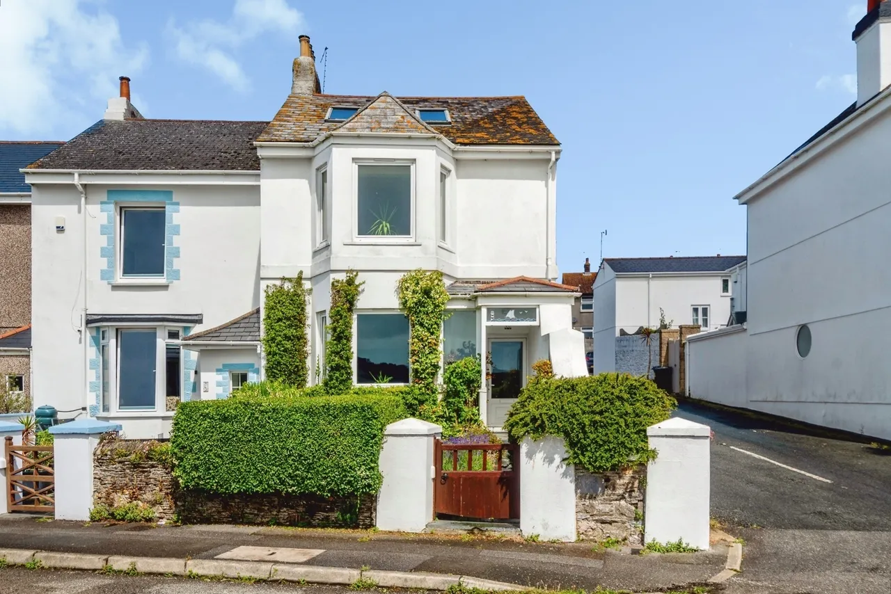 4 bed house for sale, Marine Drive, Torpoint, PL11