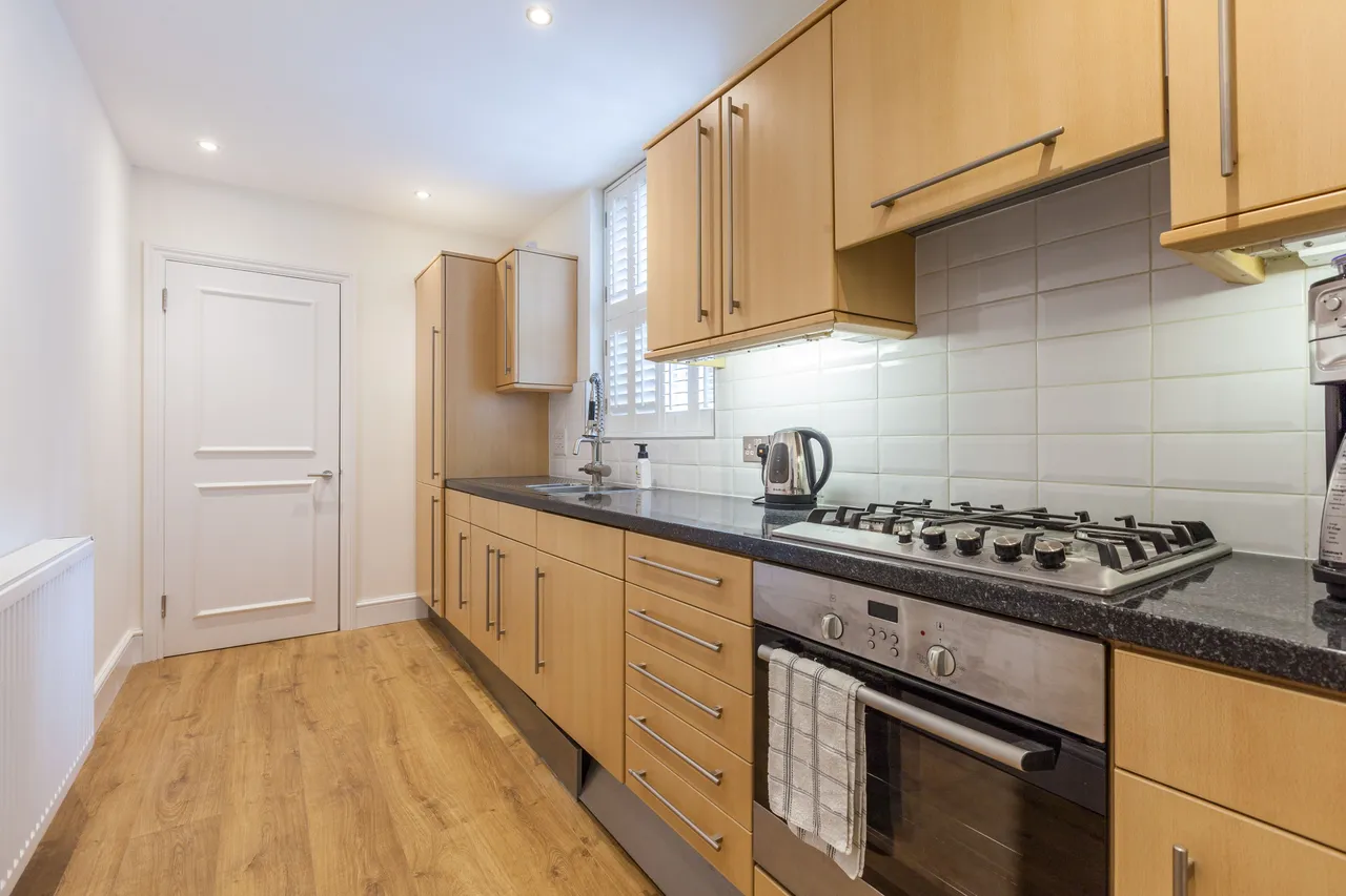 Flat 5, 4 Gunthorpe Street, London, photo 2
