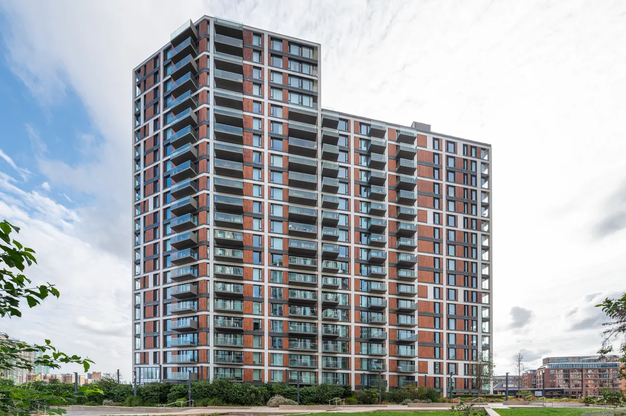 2 bed flat for sale — Flat 702, Deveraux House, Duke of Wellington Avenue, London