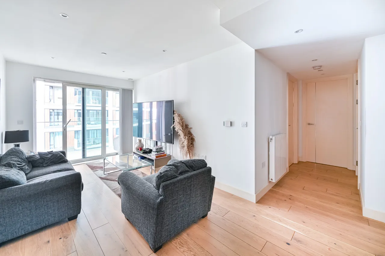 Flat 702, Deveraux House, Duke of Wellington Avenue, London, photo 2